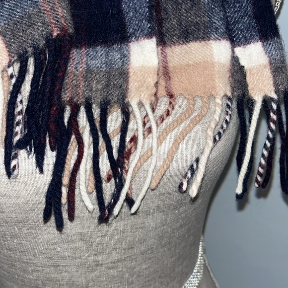 Edinburgh Vintage Check Wool Lambswool Fringed Scarf gray great condition - Picture 2 of 5